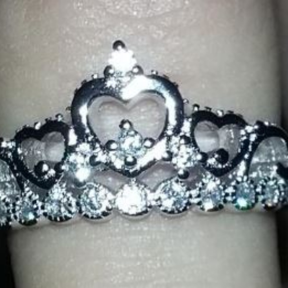 Princess Tiara Silver CZHeart Ring Only for Divas! - Picture 5 of 6